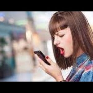 Why You Shouldn’t Flirt With Her Over Text (3 Dangers!)